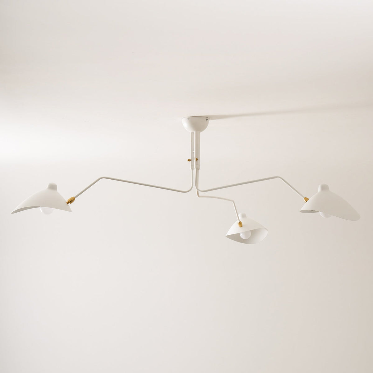Arachnia | Suspended 3-Arm Ceiling Light with Rotating Reflectors, Black or White Finish
