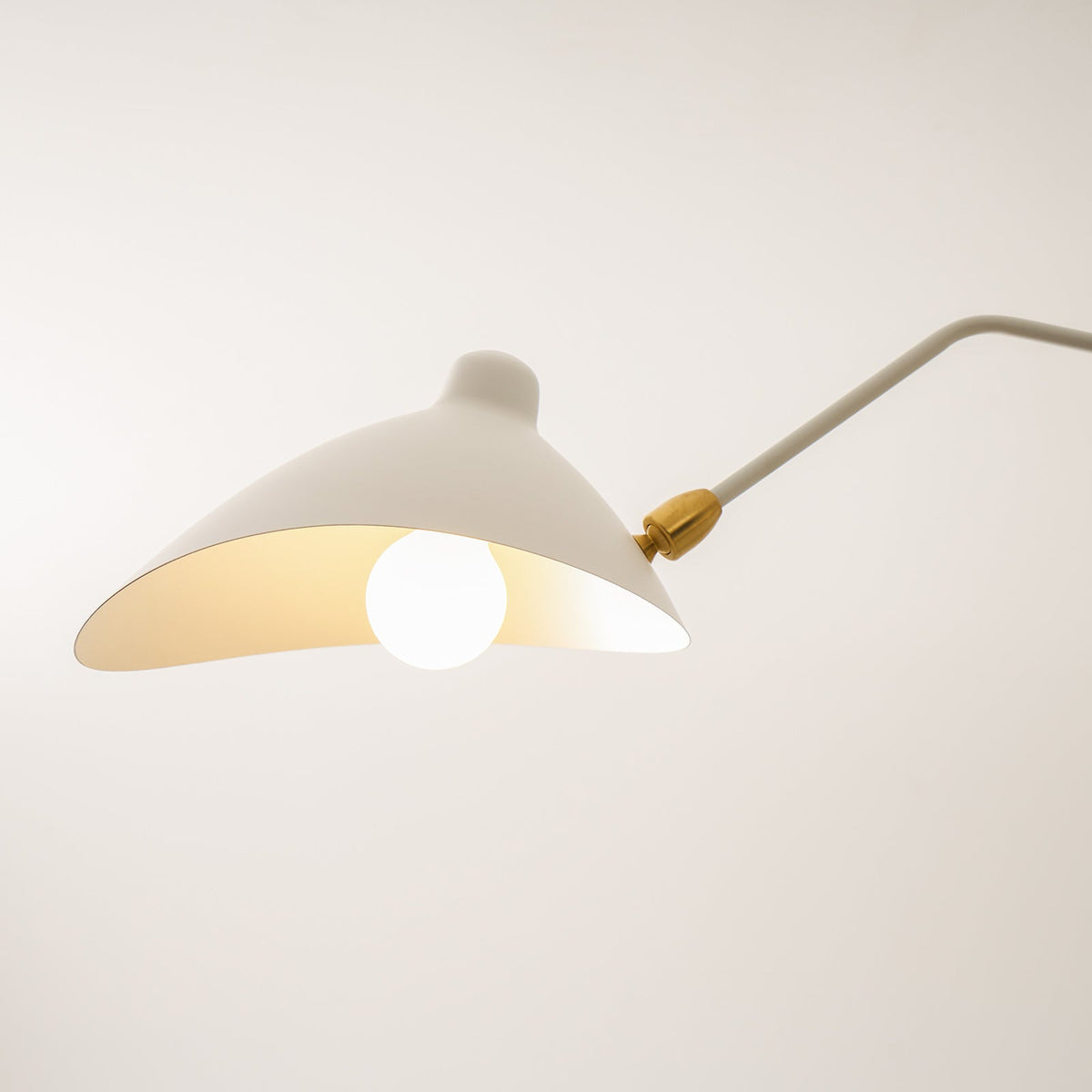 Arachnia | Suspended 3-Arm Ceiling Light with Rotating Reflectors, Black or White Finish