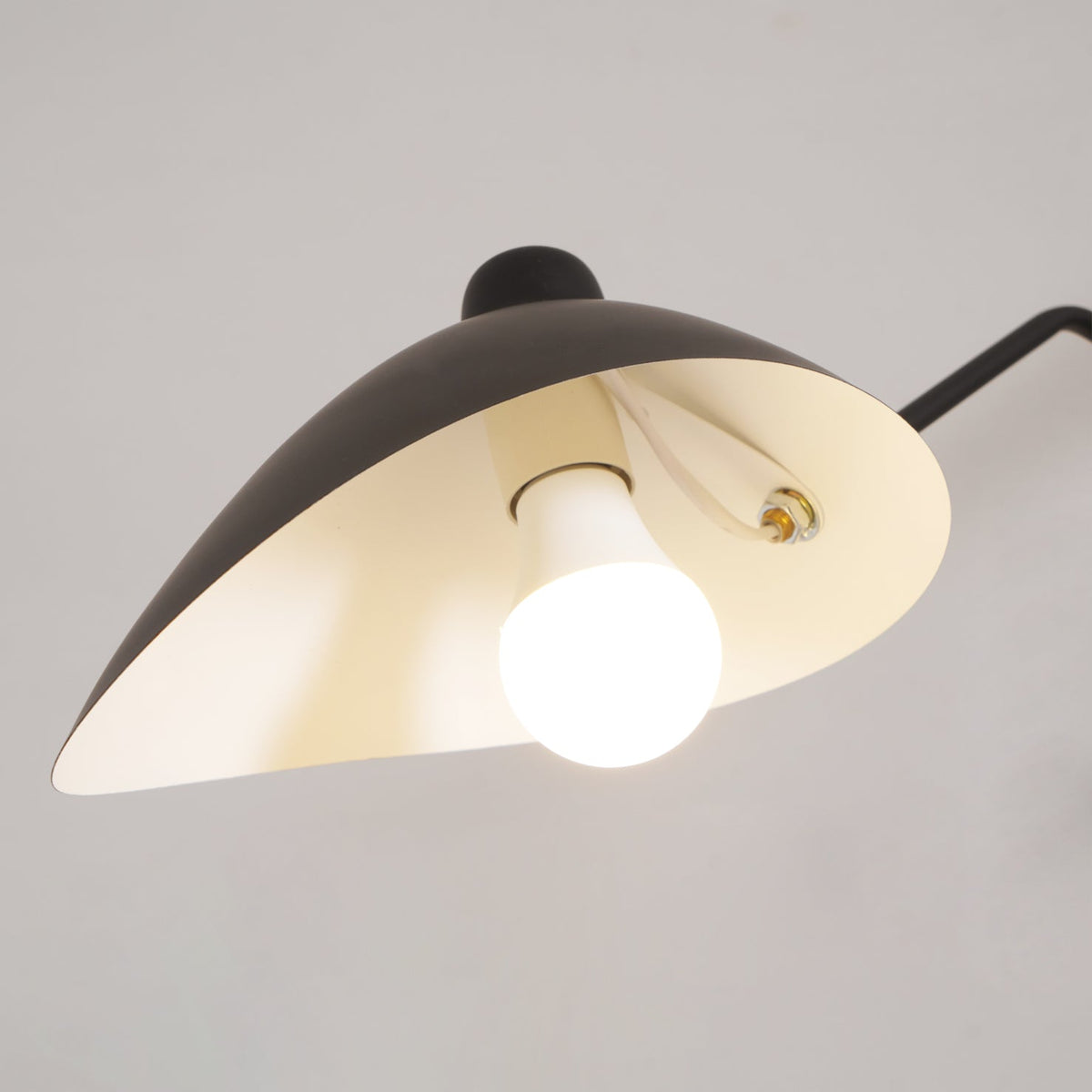 Arachnia | Suspended 3-Arm Ceiling Light with Rotating Reflectors, Black or White Finish