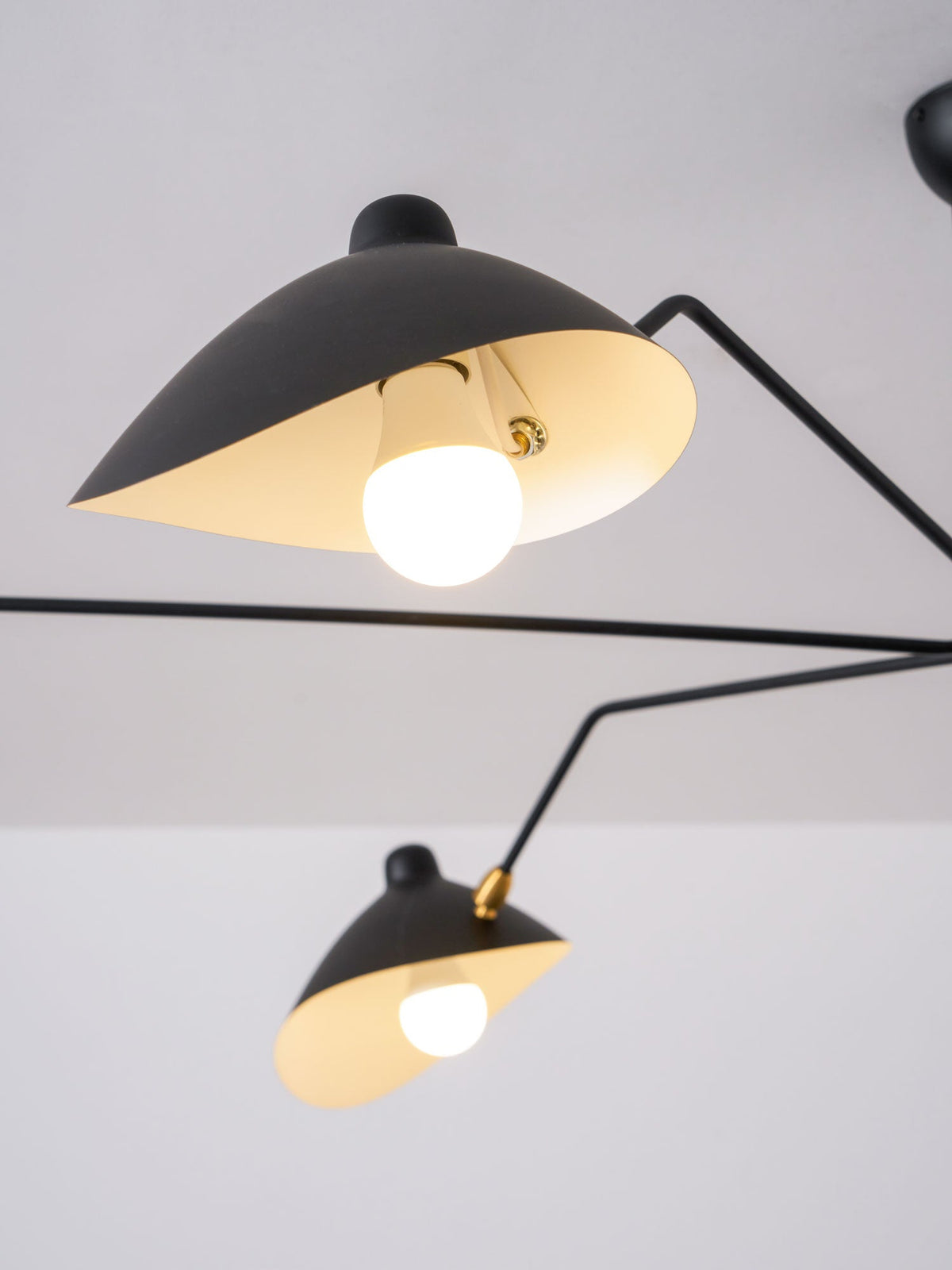 Arachnia | Suspended 3-Arm Ceiling Light with Rotating Reflectors, Black or White Finish