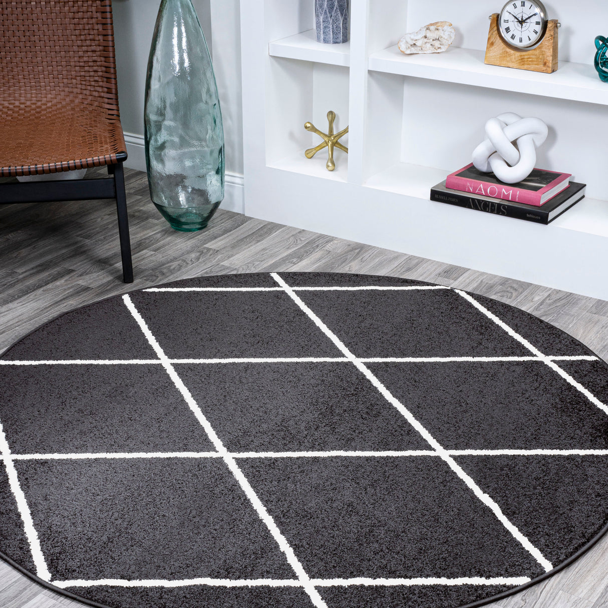 Cole-Minimalist-Diamond-Trellis-Round-Area-Rug-Area-Rugs
