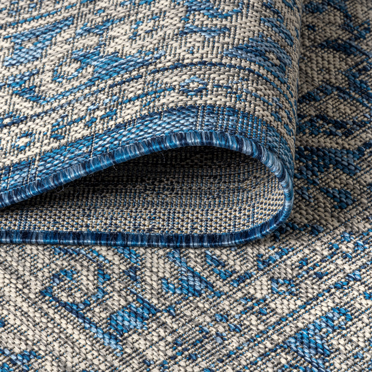 Sinjuri Medallion Textured Weave Indoor/Outdoor Runner Rug
