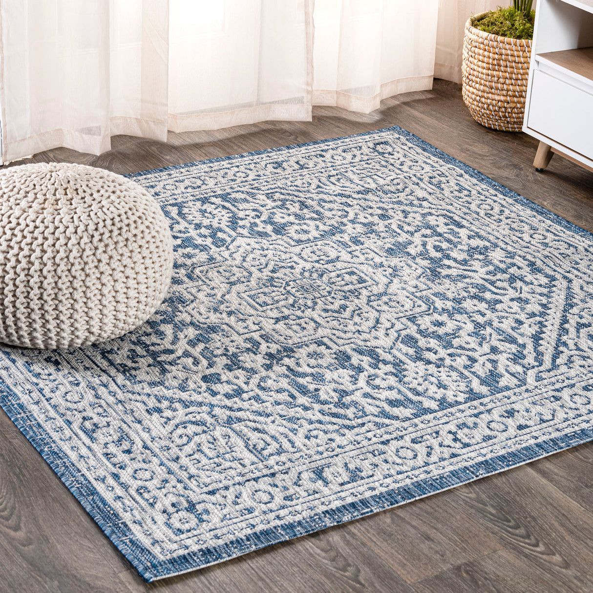 Sinjuri Medallion Textured Indoor/Outdoor Square Area Rug