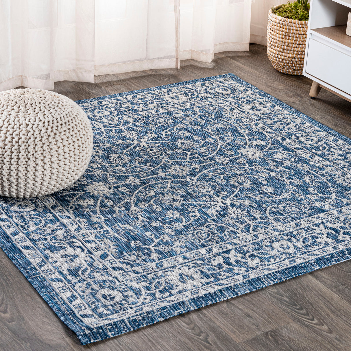 Palazzo Vine and Border Textured Weave Indoor/Outdoor Square Area Rug