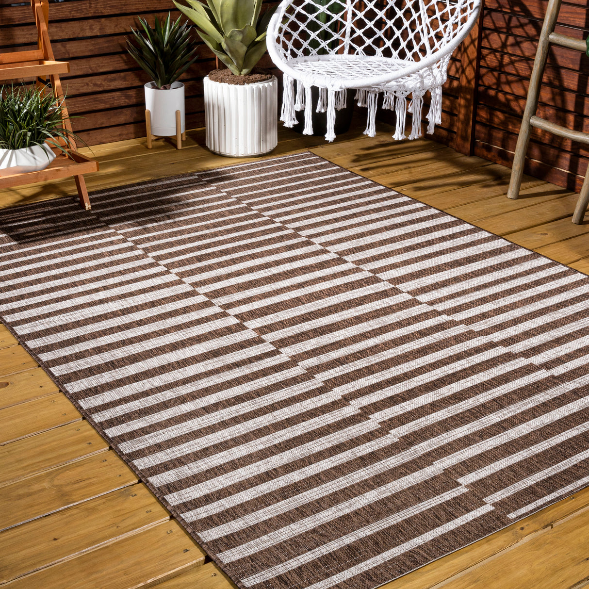 Sukie Modern Offset Stripe Indoor/Outdoor Area Rug
