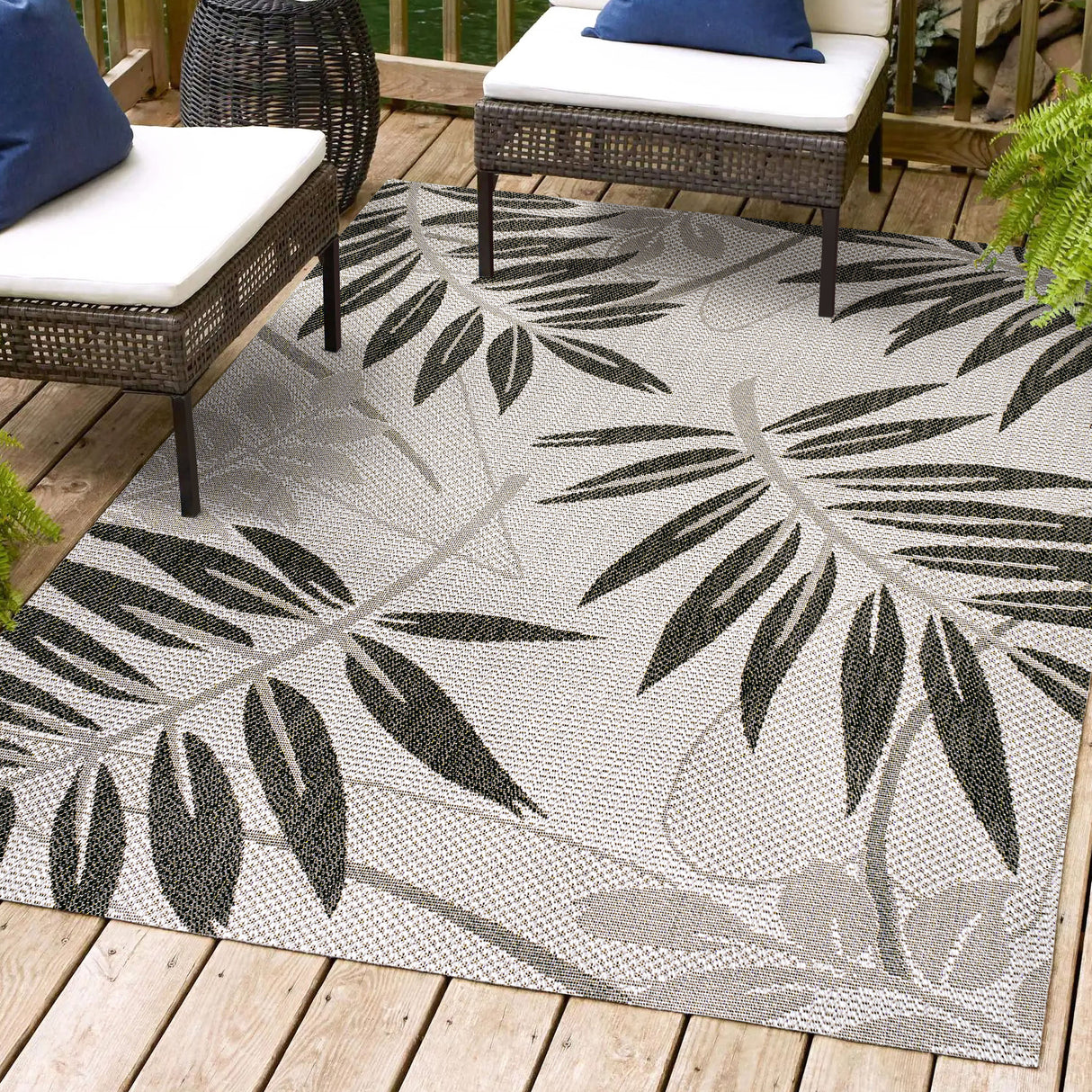Havana Simple Tropical Palm Leaf Indoor/Outdoor Area Rug