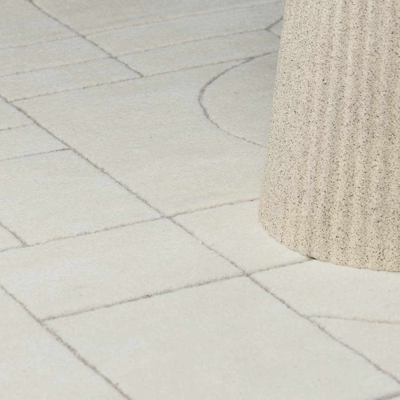 Fusao Off White Area Rug