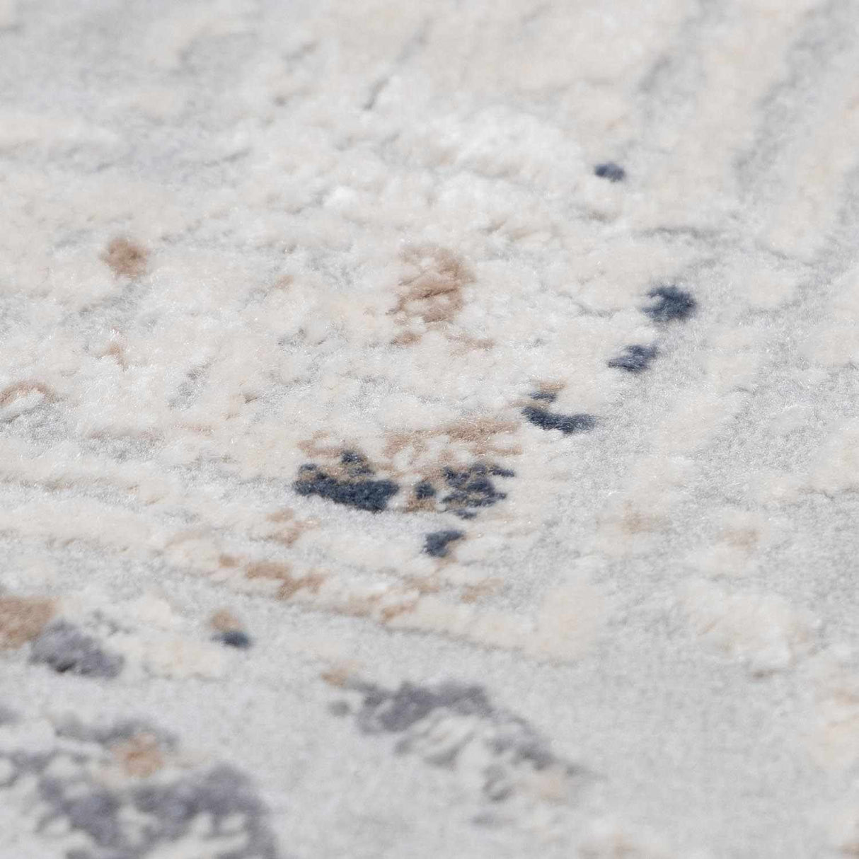 Speaks Traditional Textured Luxe Rug