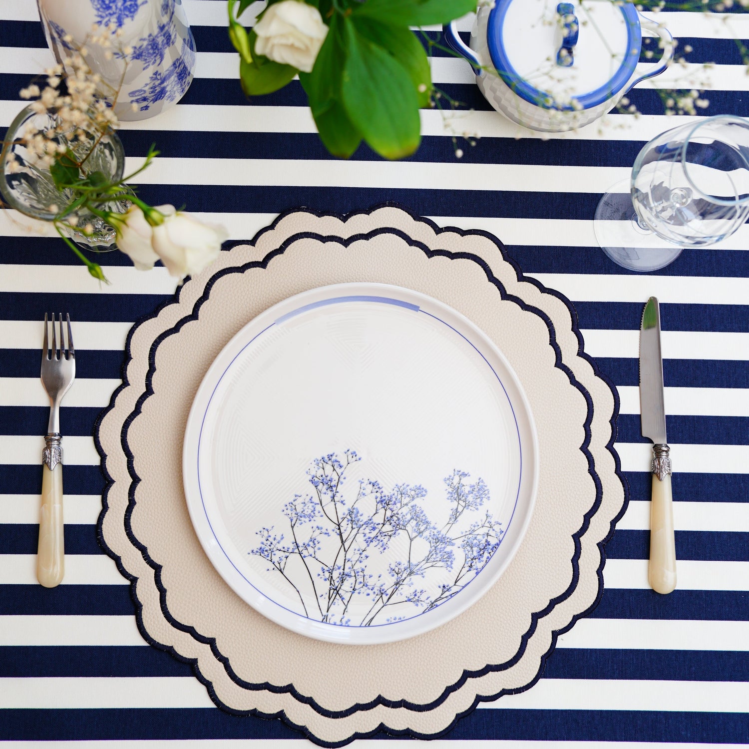 Scarlet-White-Navy-Blue-Round-Faux-Leather-Placemat-Faux-Leather-Placemats