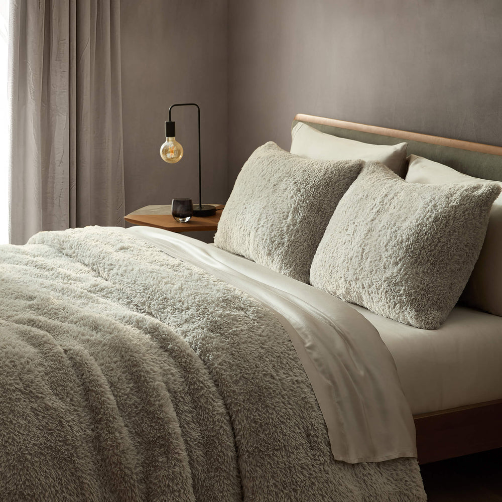 Breathable Faux Fur Comforter Bundle