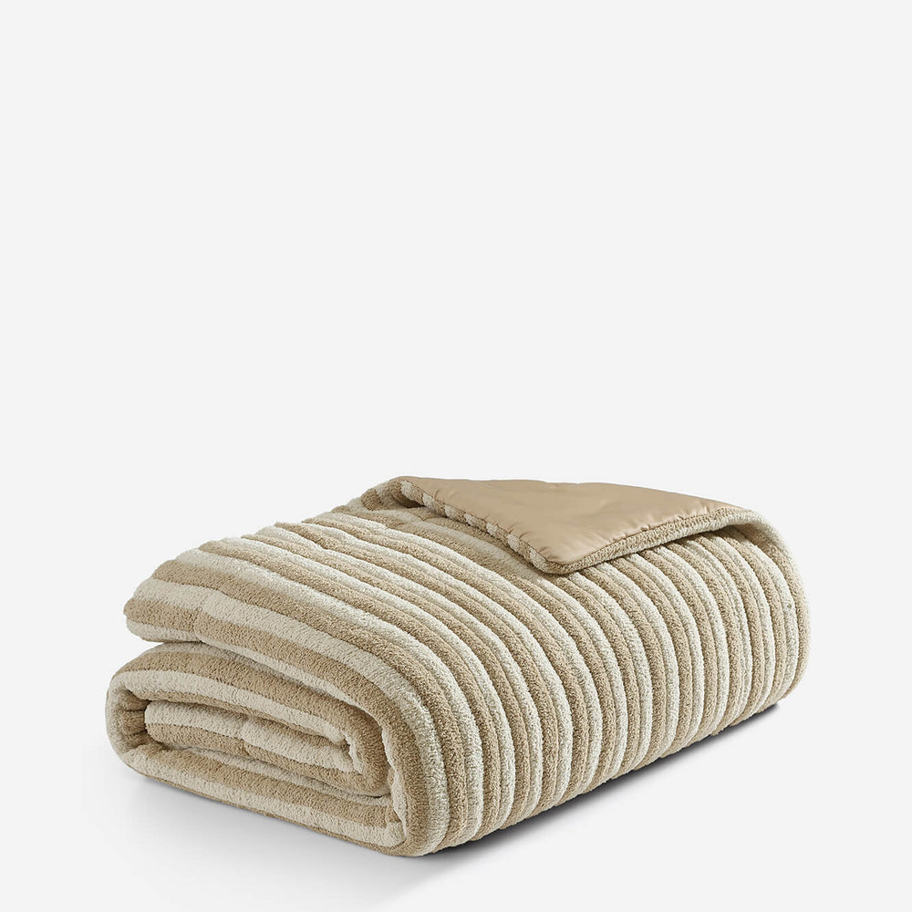 Snug Piped Comforter