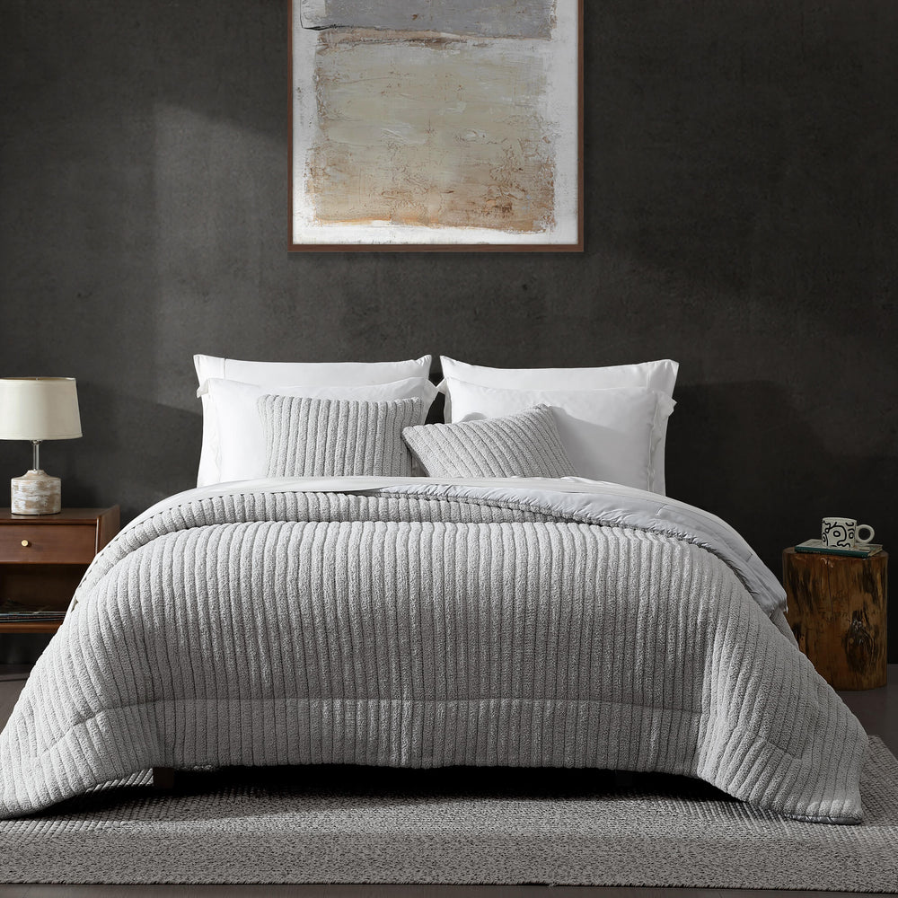 Snug Piped Comforter
