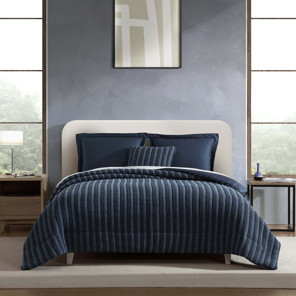 Snug Piped Comforter