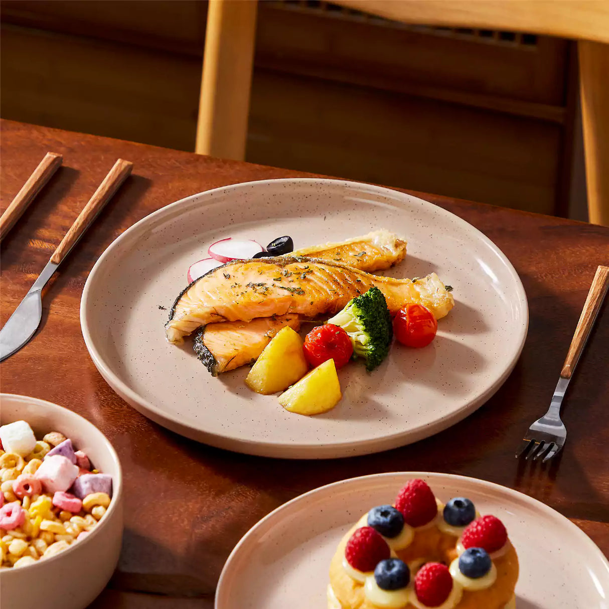 Tara 24-Piece Dinnerware Set for 8