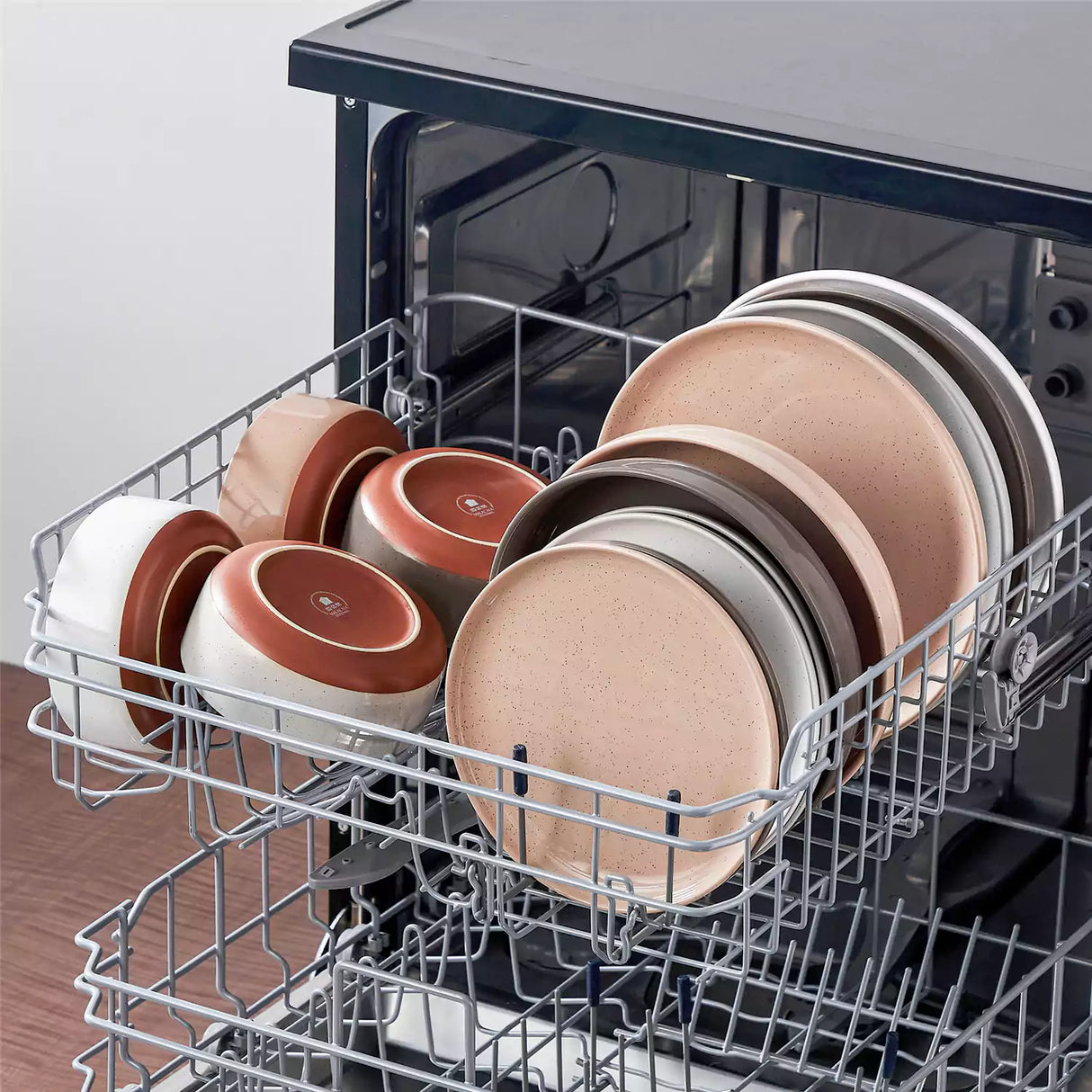 Tara 16 Piece Dinnerware Set