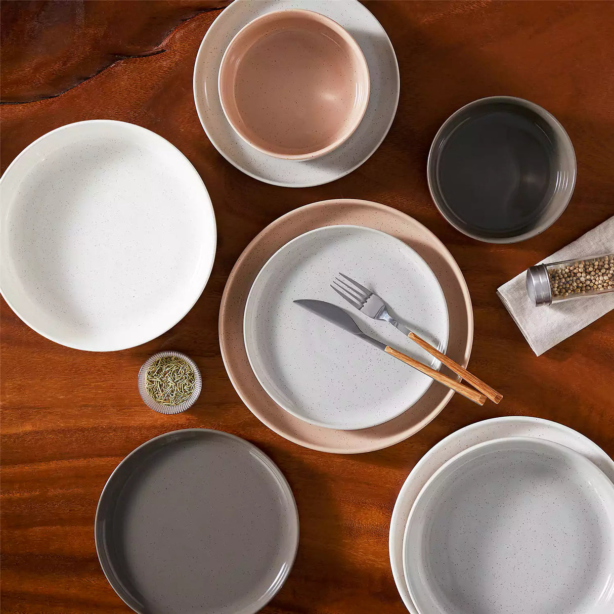 Tara 16 Piece Dinnerware Set