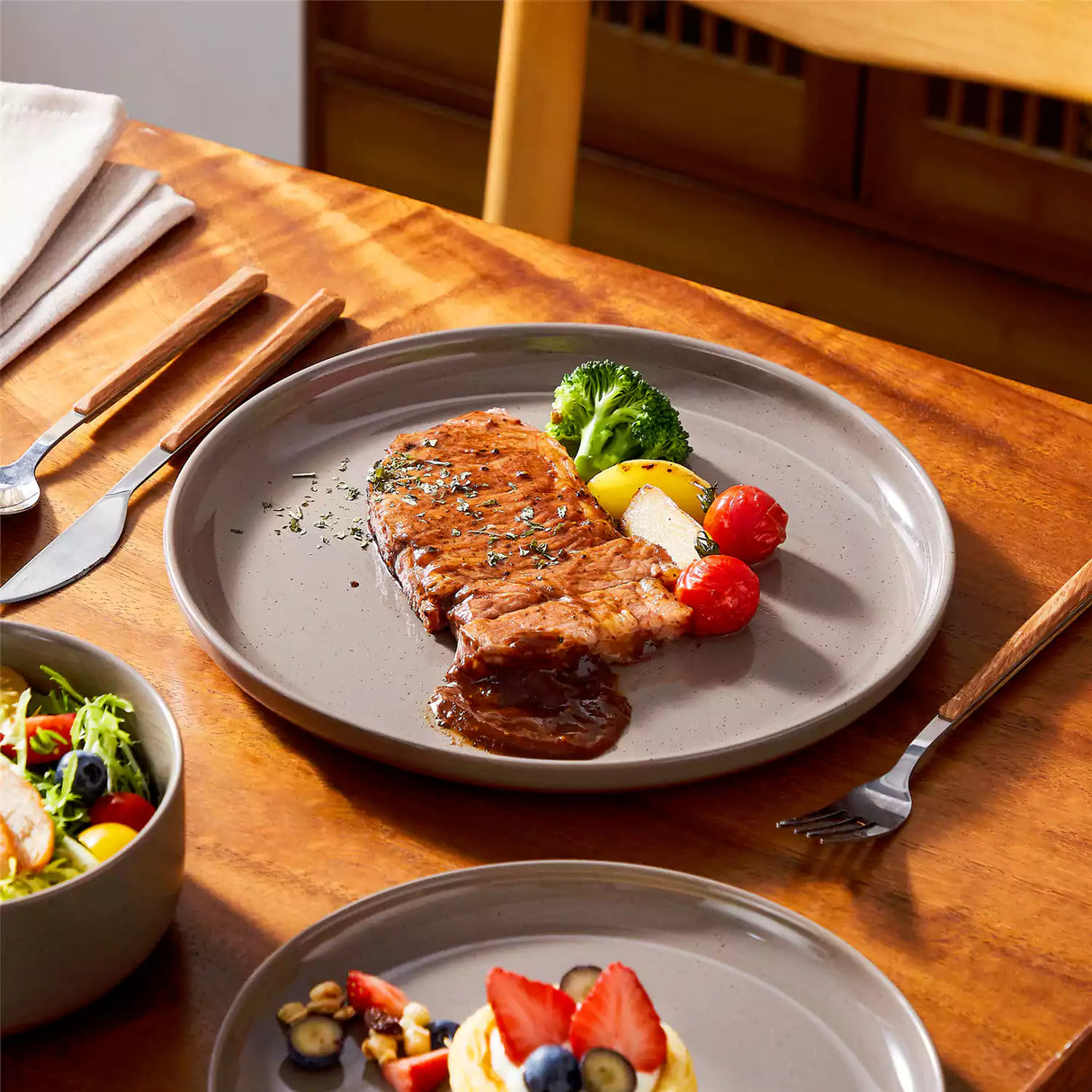 Tara 18 Piece Stoneware Dinnerware Set