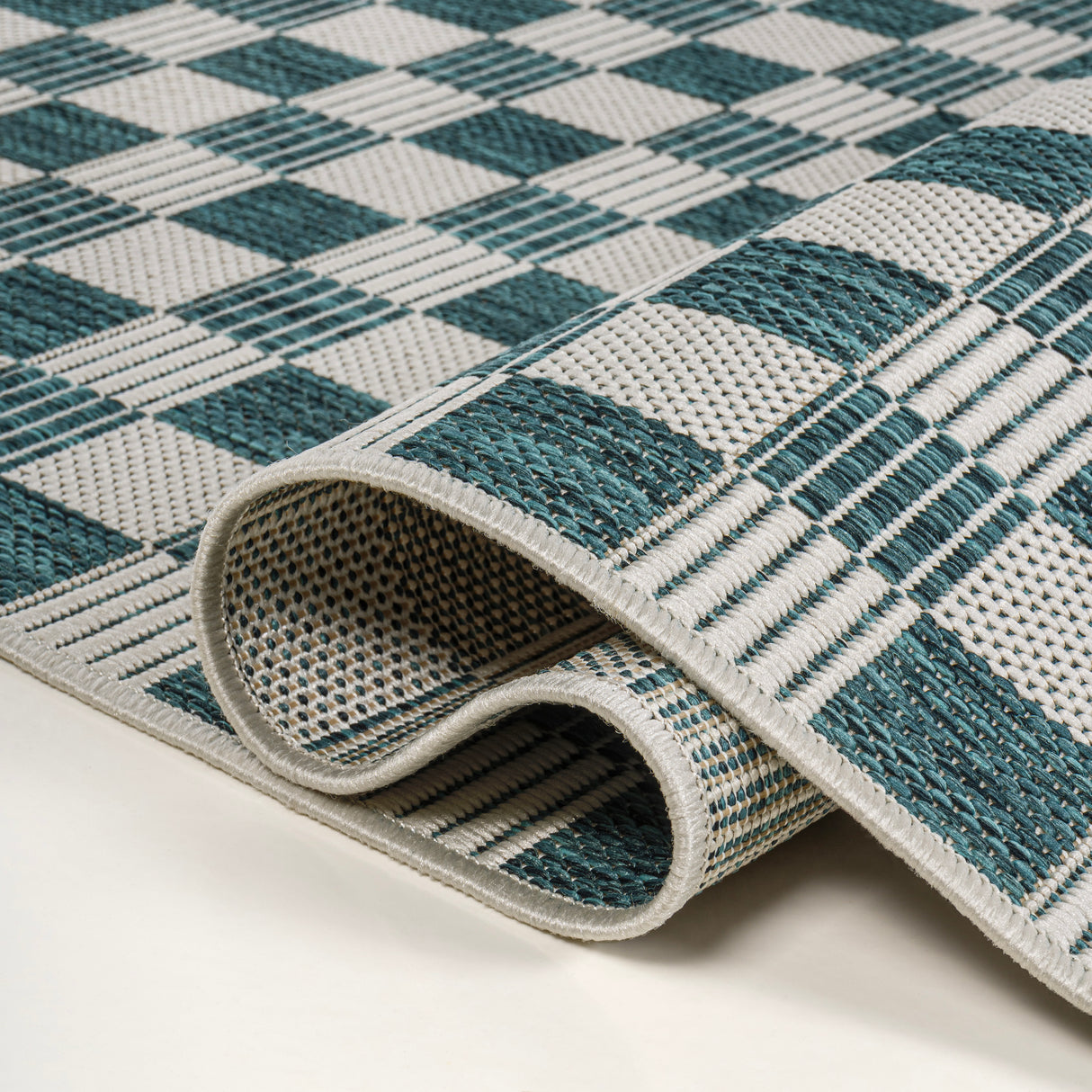 Aimee Traditional Cottage Chic Checkerboard Indoor/Outdoor Area Rug