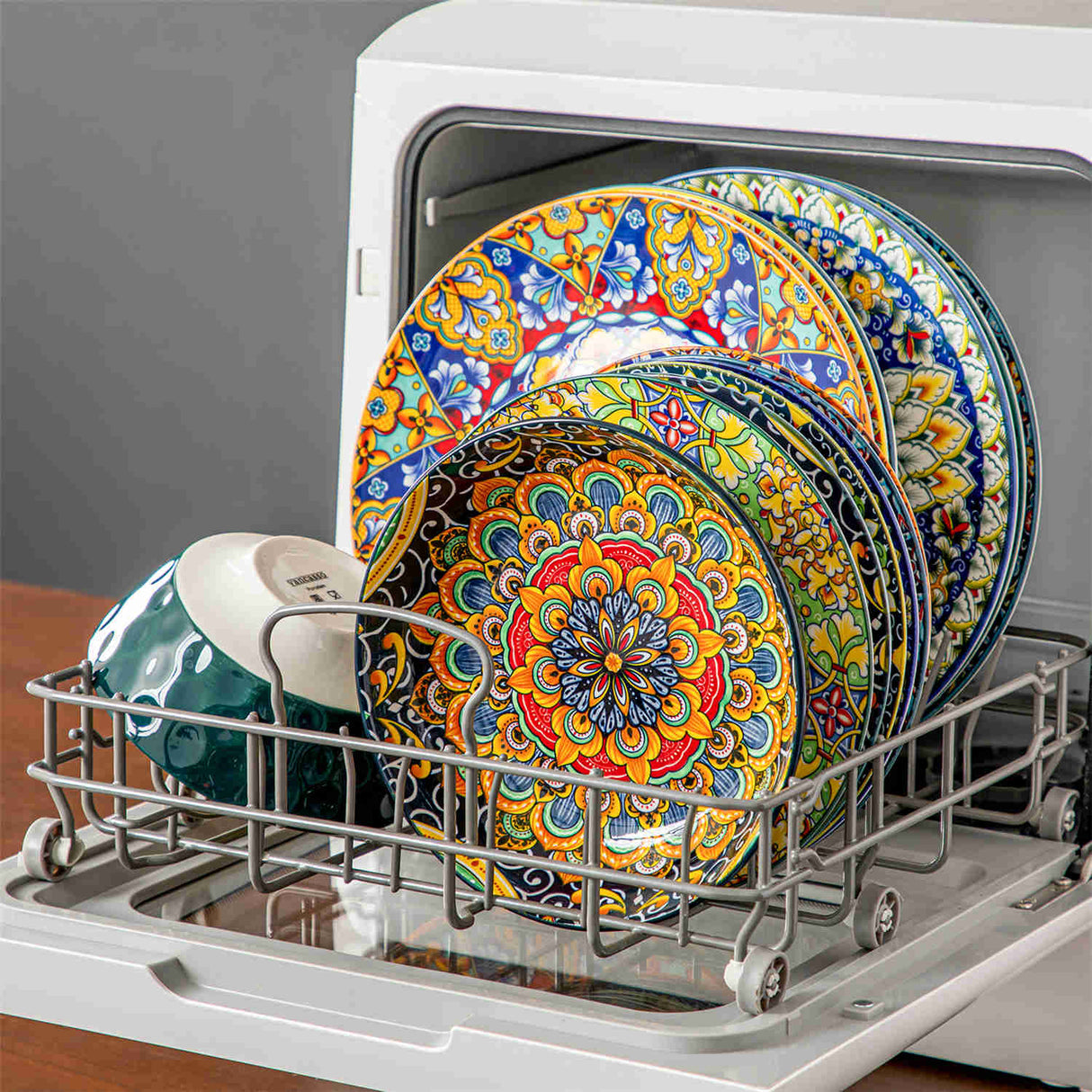 Simi 24 Piece Porcelain Dinnerware Set