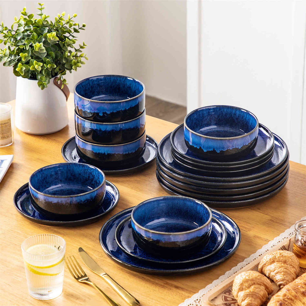 Starry Lipped-Edge 18 Piece Dinnerware Set