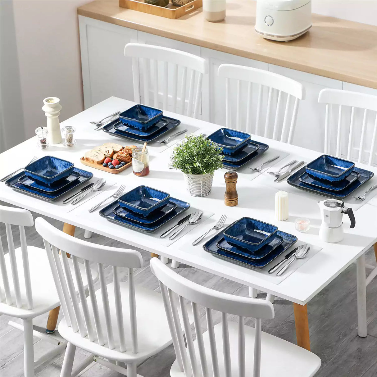 Stern 18 Piece Dinnerware Set