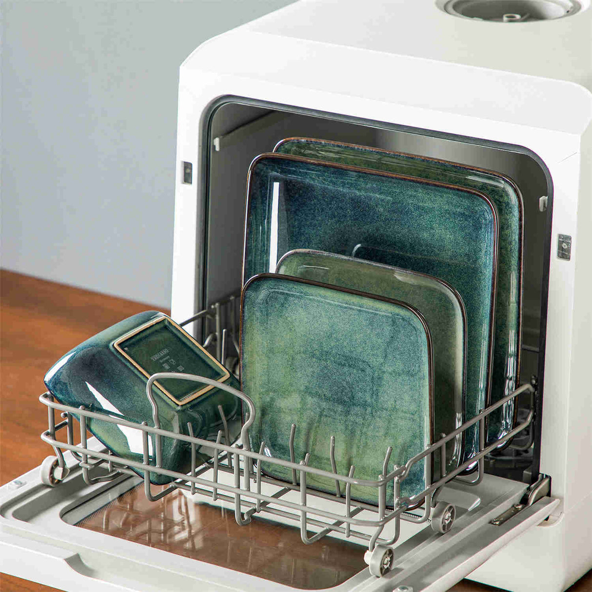 Stern 12 Piece Dinnerware Set