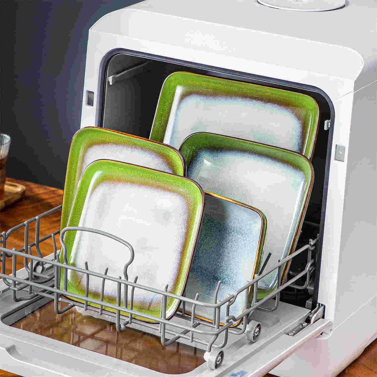 Stern 16 Piece Dinnerware Set