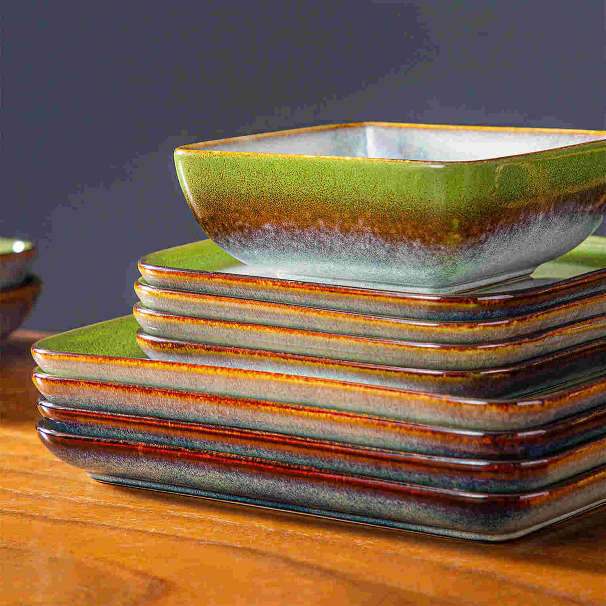 Stern 16 Piece Dinnerware Set