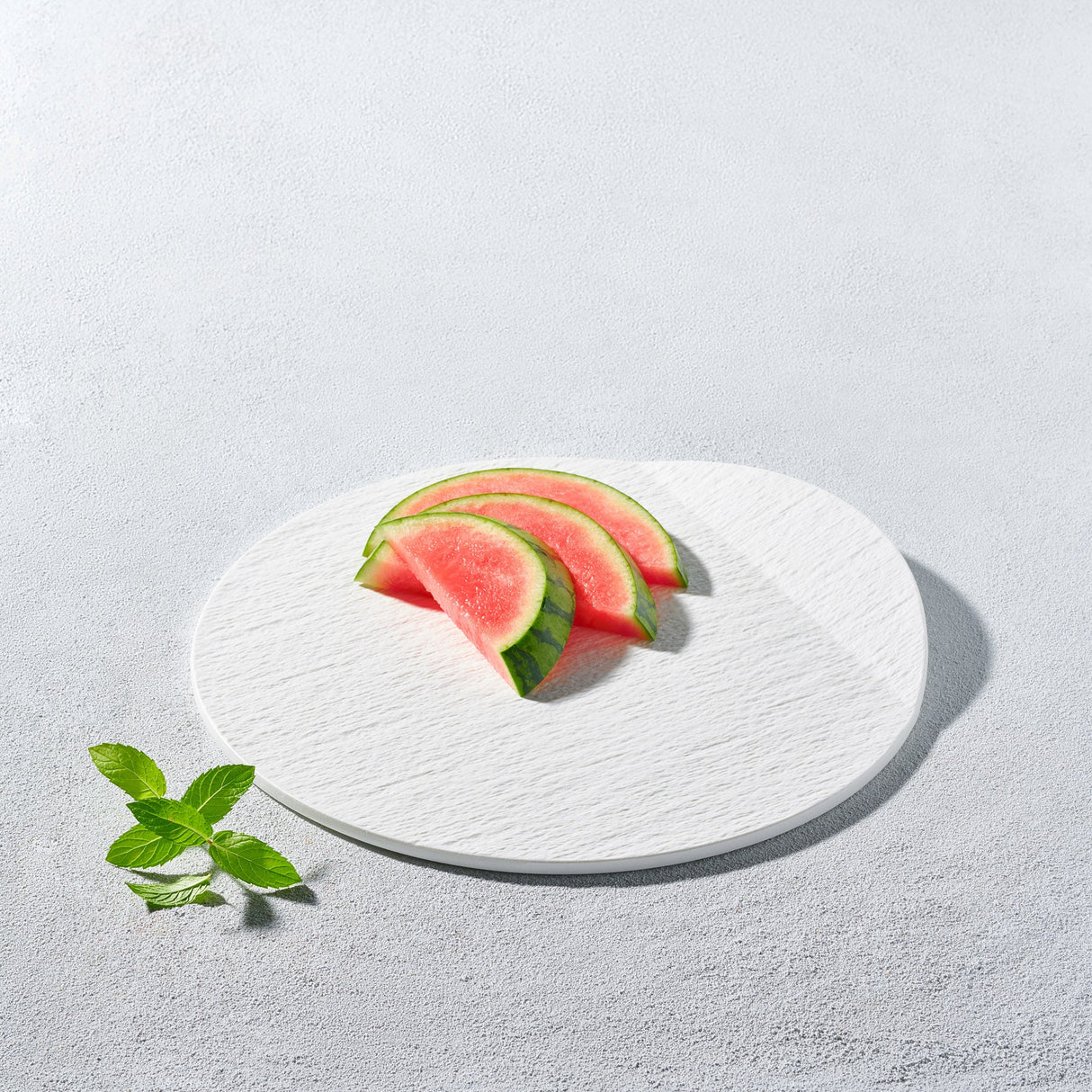 Thunder, Round Plate with Lifted Edge-Set of 4