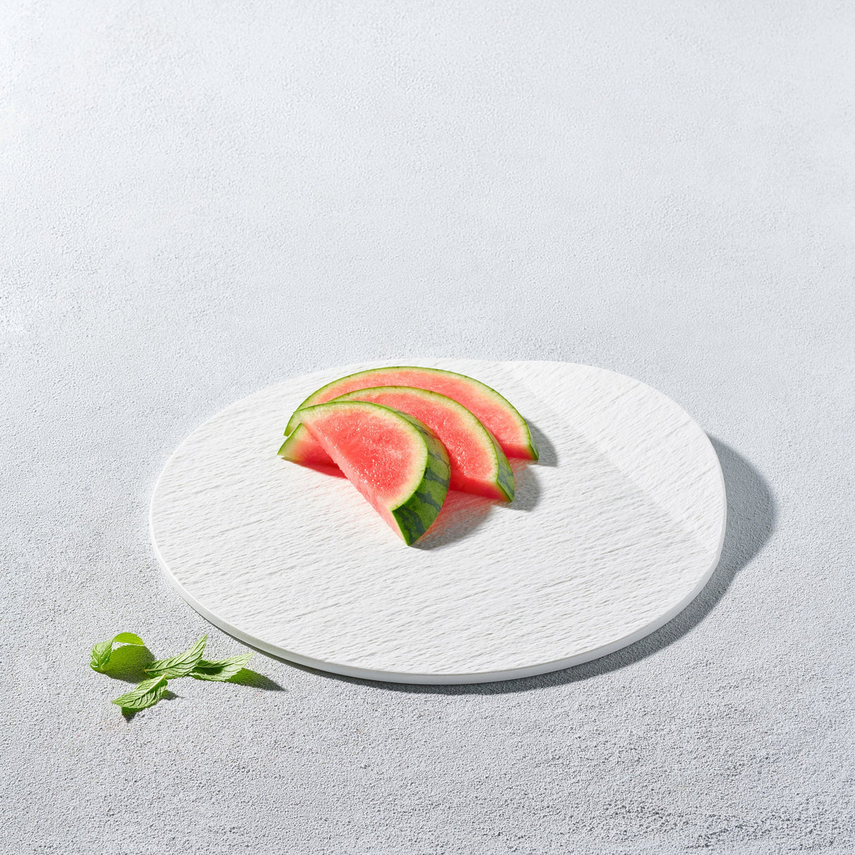 Thunder, Round Plate with Lifted Edge-Set of 4