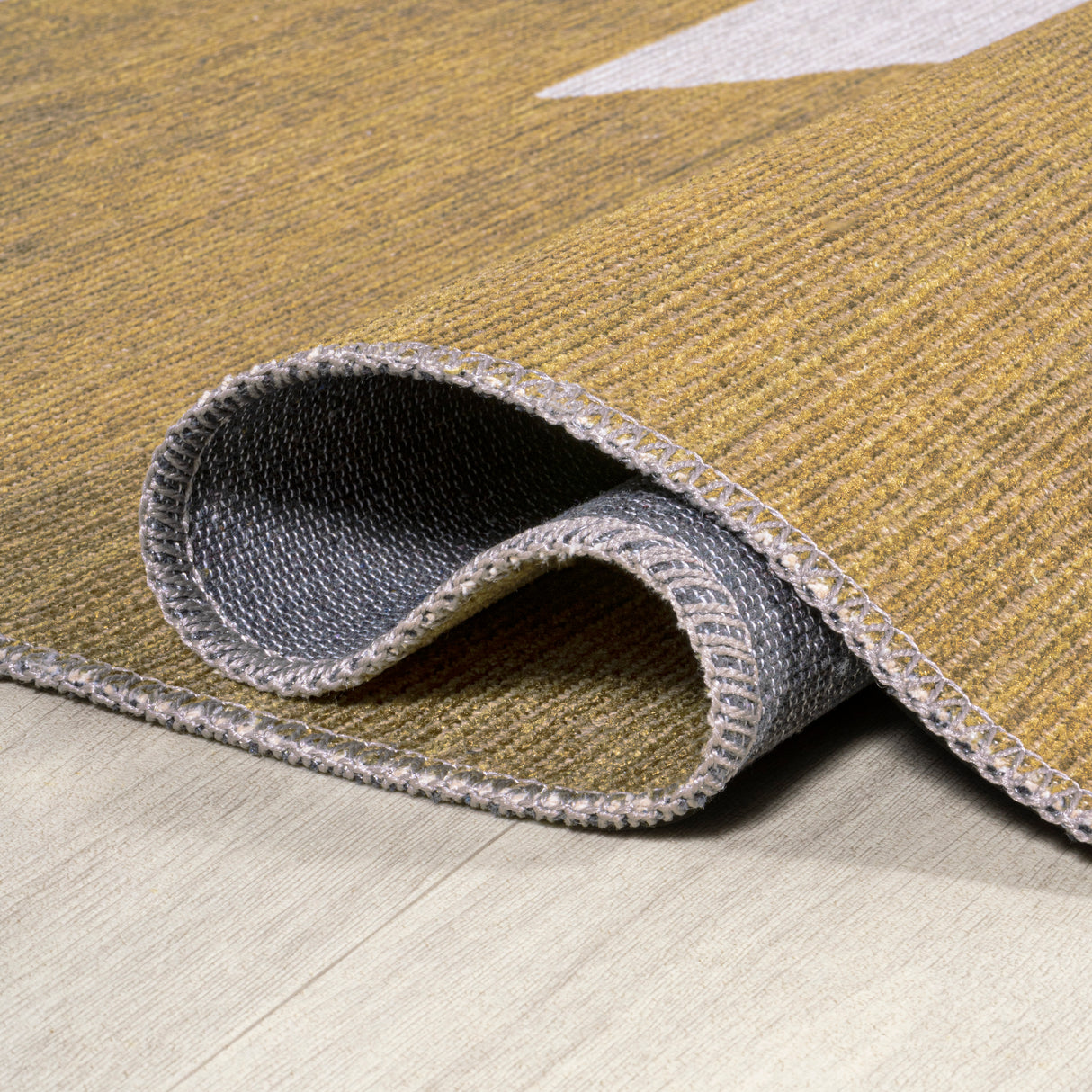 Chayton Minimalist Geometric Machine-Washable MossArea Rug