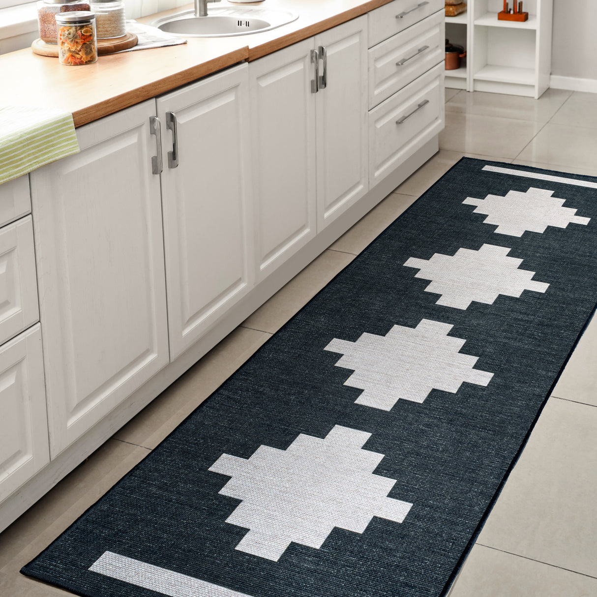 Adriel Geometric Medallion Machine-Washable Runner Rug