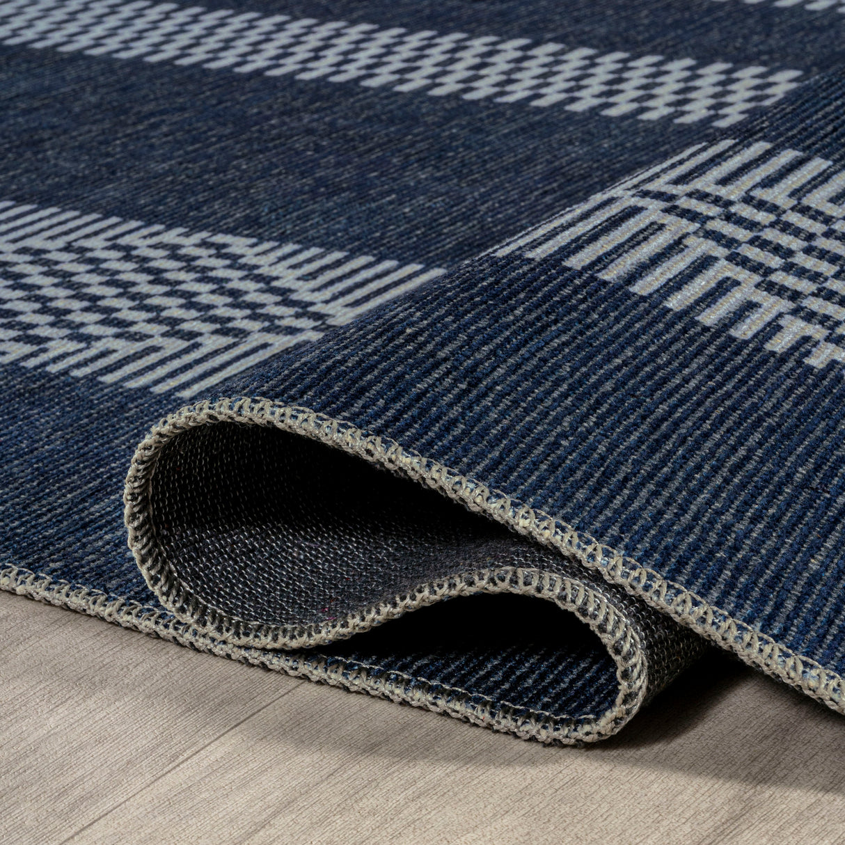 Nautisk Trellis Stripe Machine-Washable Area Rug