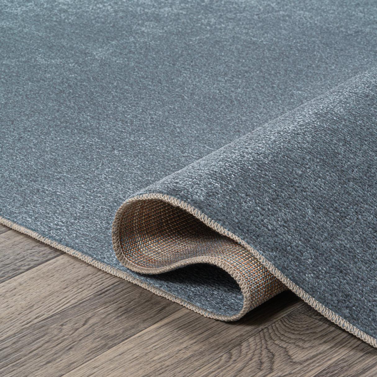 Twyla Classic Solid Low-Pile Machine-Washable Runner Rug