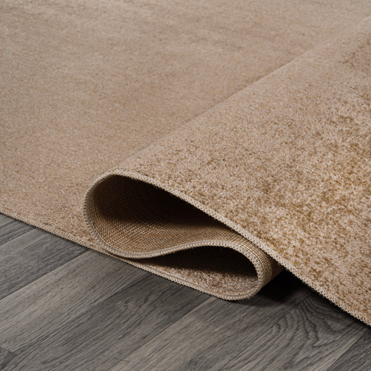 Twyla Classic Solid Low-Pile Machine-Washable Runner Rug