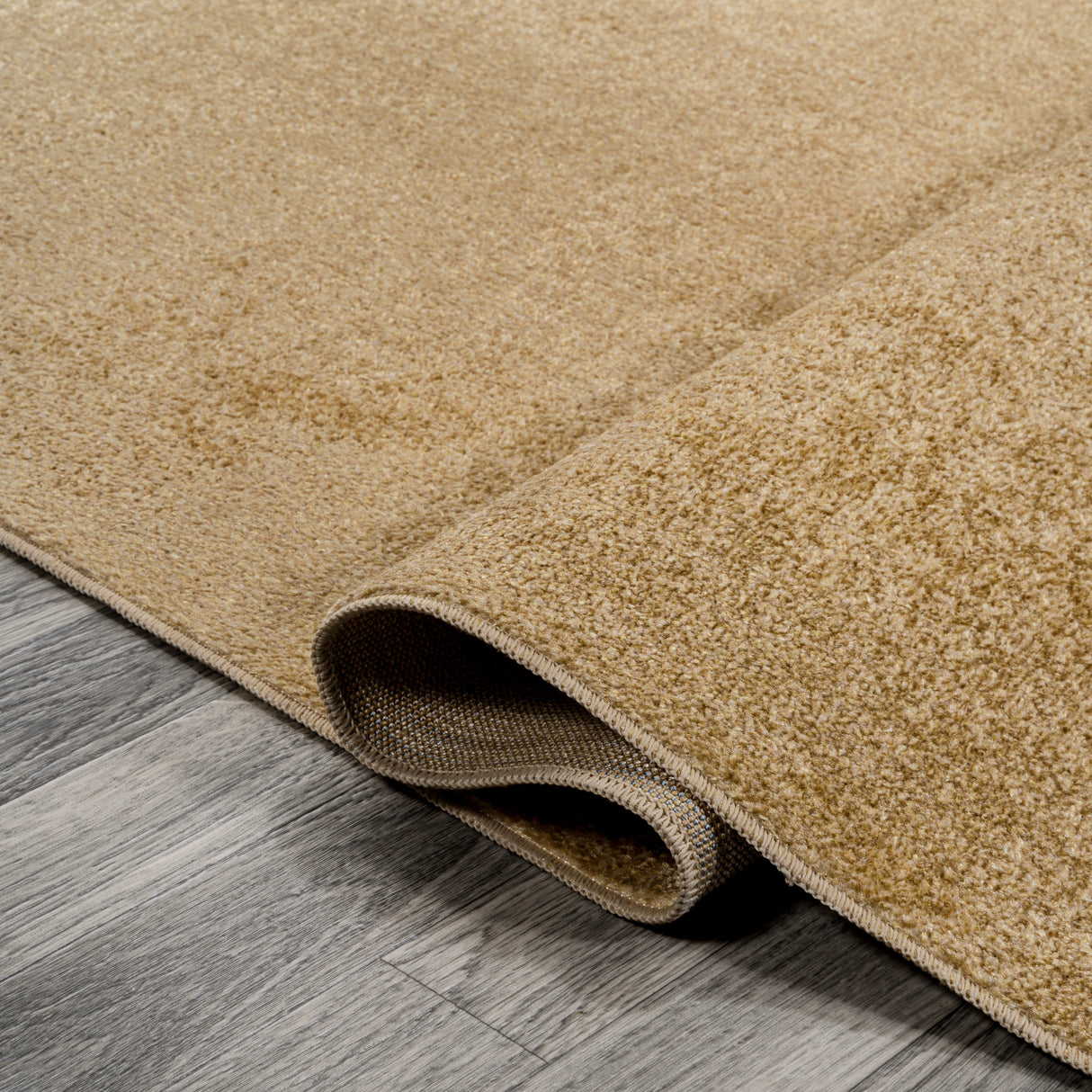 Twyla Classic Solid Low-Pile Machine-Washable Runner Rug