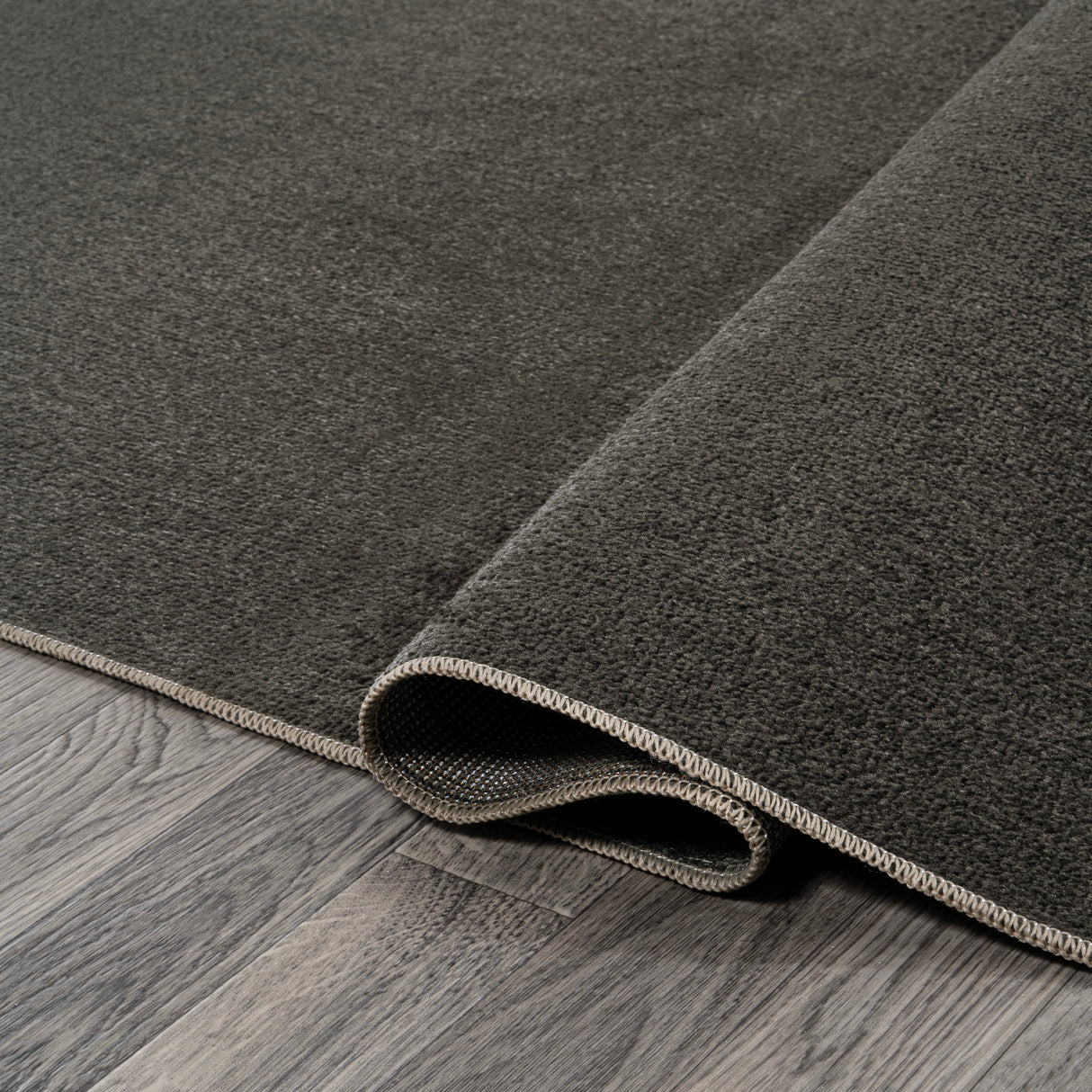 Twyla Classic Solid Low-Pile Machine-Washable Area Rug