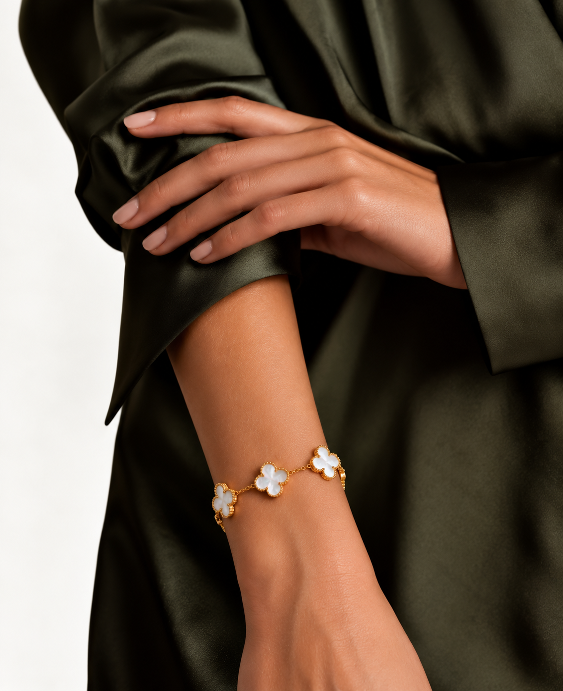 Title: 18k Gold Plated Bloom Line Bracelet