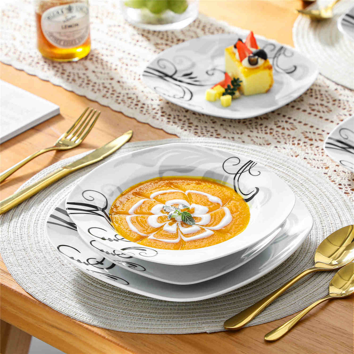 Zoey 18 Piece Dinnerware Set