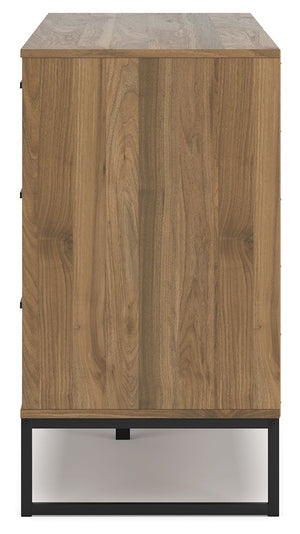 Deanlow - Six Drawer Dresser - Honey