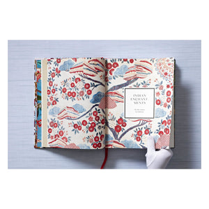The Book of Printed Fabrics. From the 16th century until today (German, French, English)