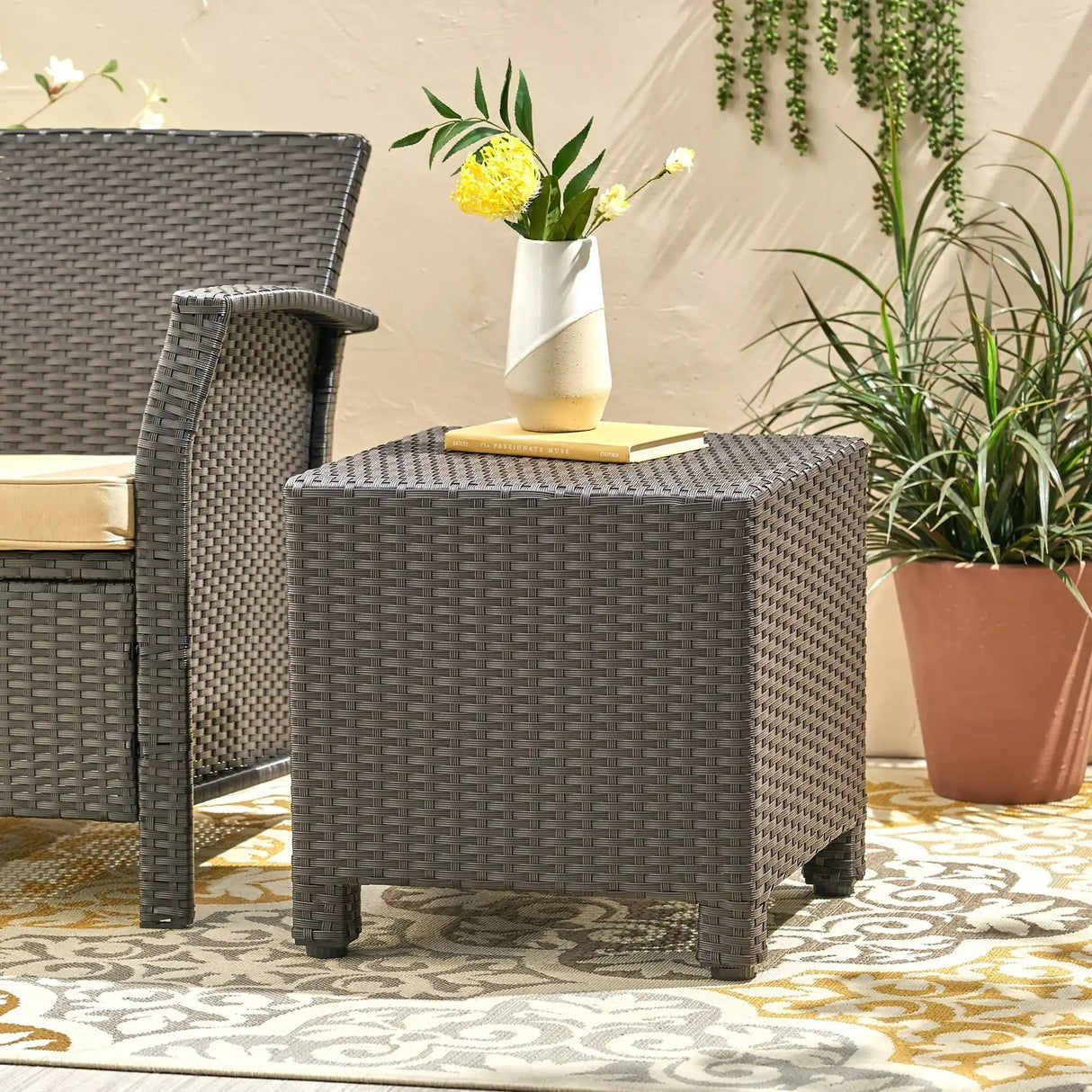 Puerta - Minimalist Style Accent Table