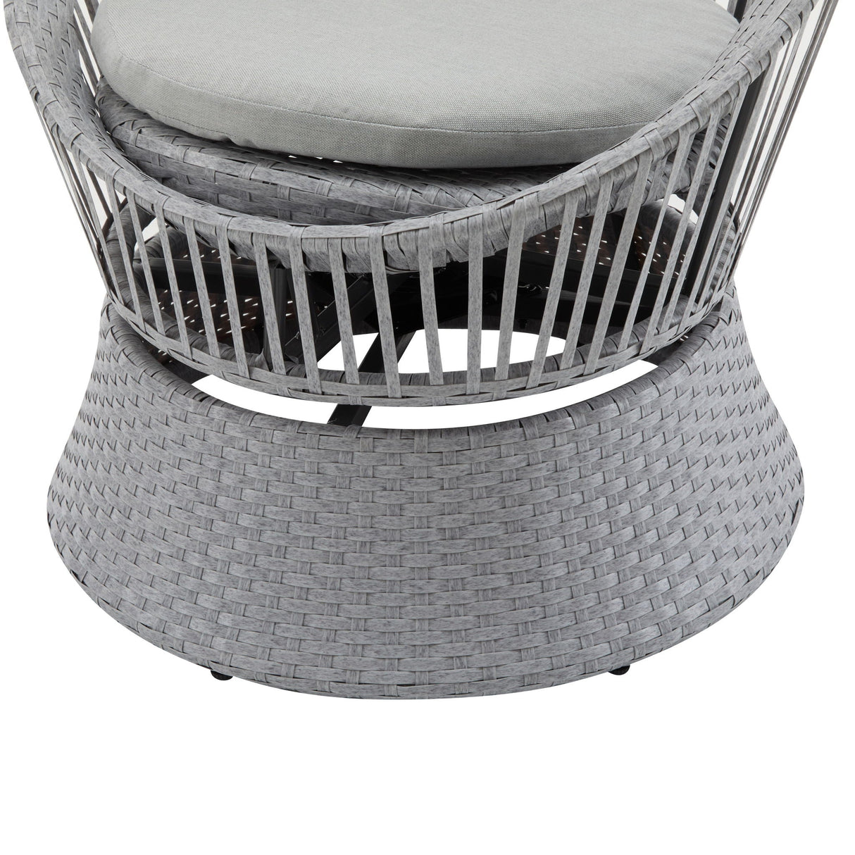 Modern Swivel Wicker Lounge Chair With Round Design