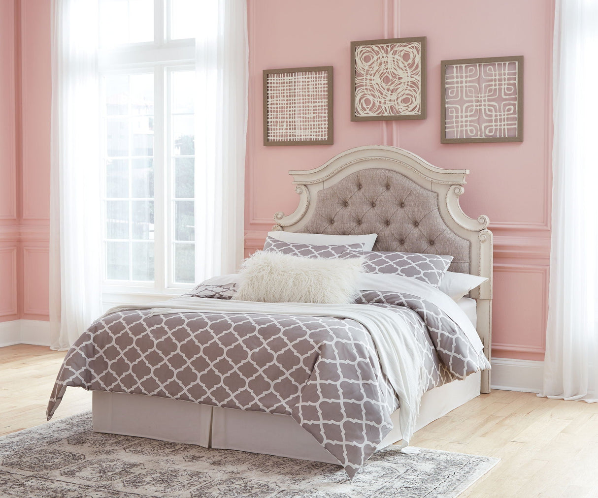 Realyn - Full UPH Panel Headboard - Chipped White