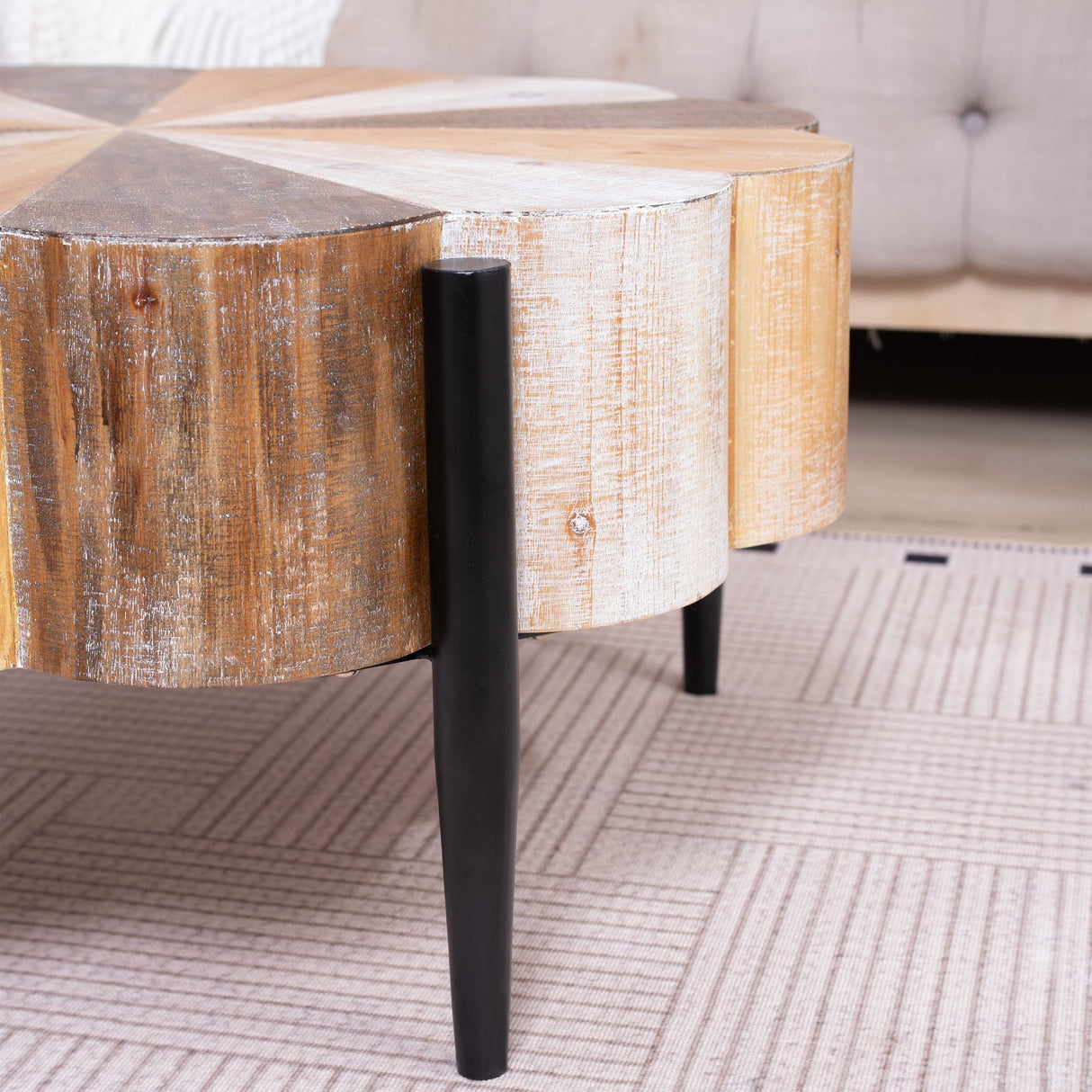 Rustic Manufactured Wood Flower - Shaped Coffee Table with Metal Legs, 31.7' Diameter Vintage Distressed Center Table for Living Room