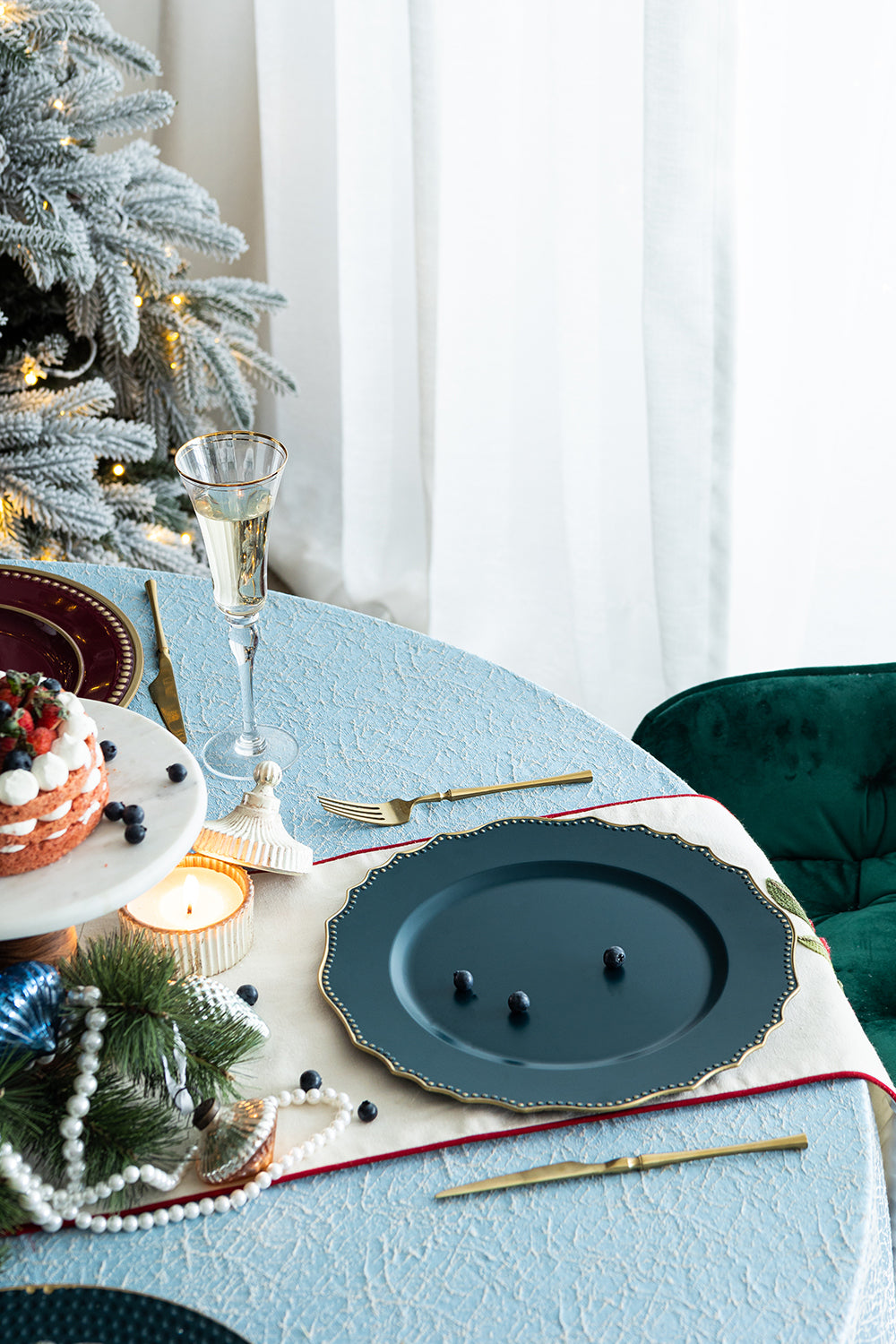 8 pack plastic charger plate, d13" blue