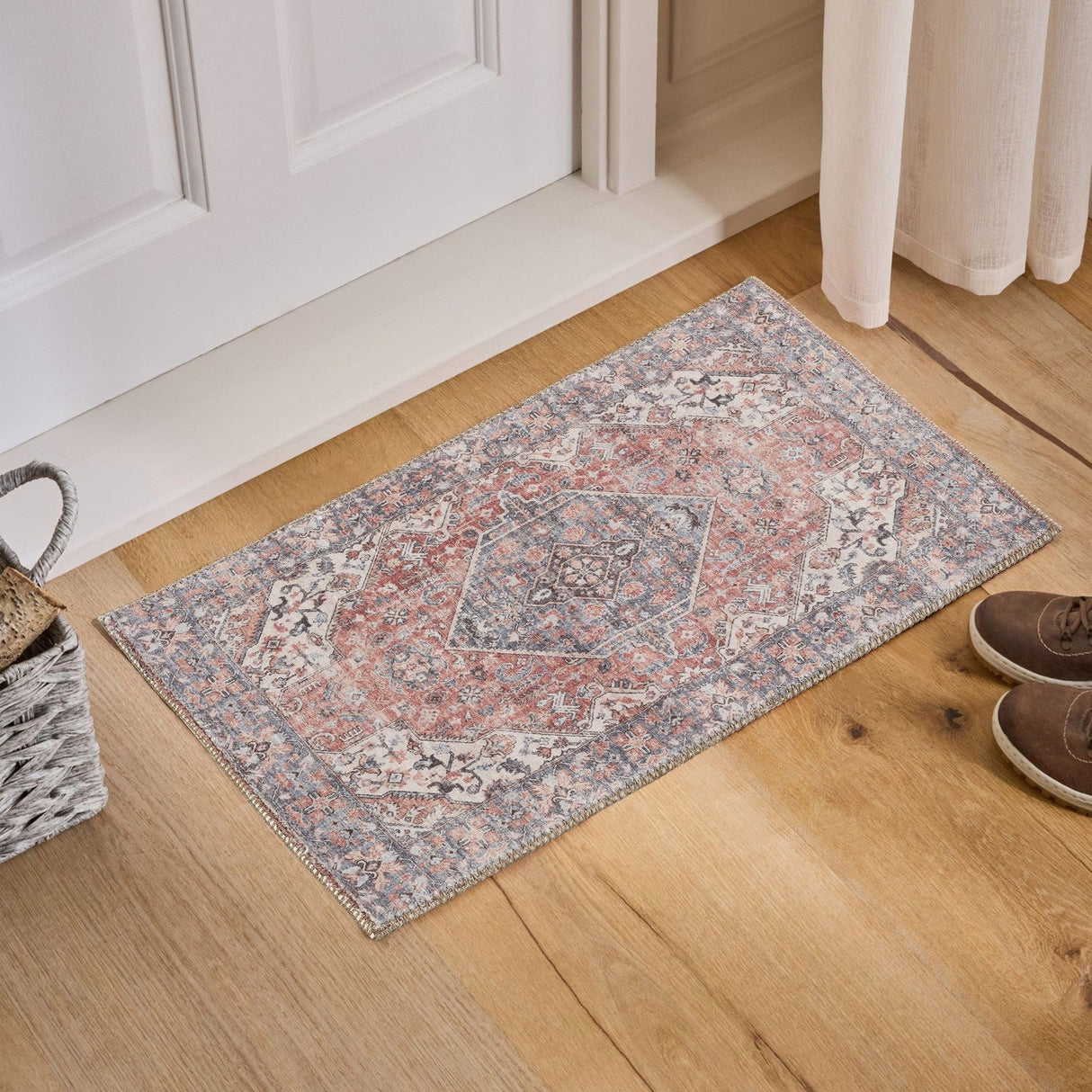Majestic GC_RYL1009 Rose 2 ft. x 3 ft. Area Rug