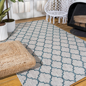 Arabesque ogee trellis indoor/outdoor area rug - Tuesday Morning - Outdoor Rugs