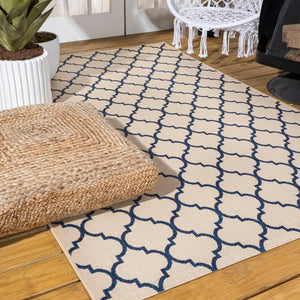 Arabesque ogee trellis indoor/outdoor area rug - Tuesday Morning - Outdoor Rugs
