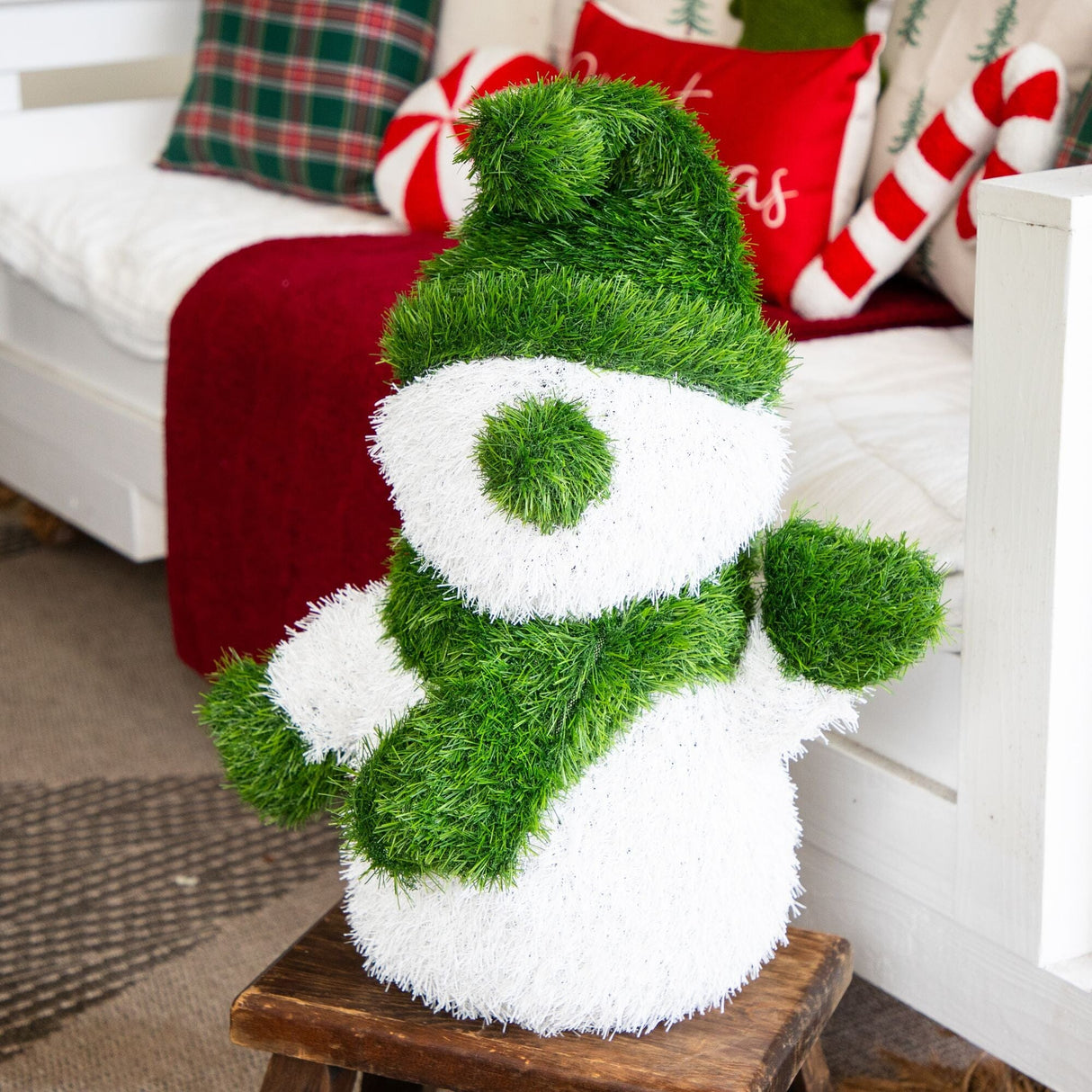 22” UV Resistant Artificial Christmas Grass Garden Plush Topiary Snowman (Indoor/Outdoor)